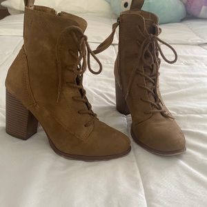 SUEDE BROWN HEEL ANKLE BOOTIES